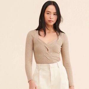 Astr The Label Women’s Twist Front Taupe Ribbed Knit Sweater size small